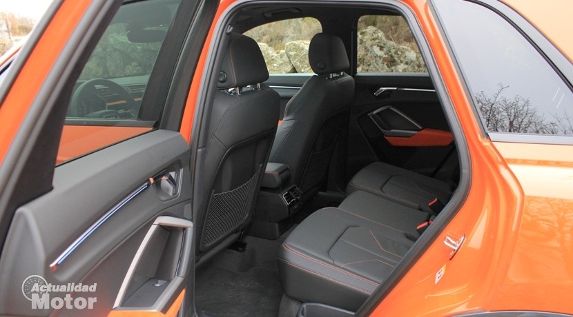  Audi Q3 45 TFSI quattro Stronic passenger compartment 